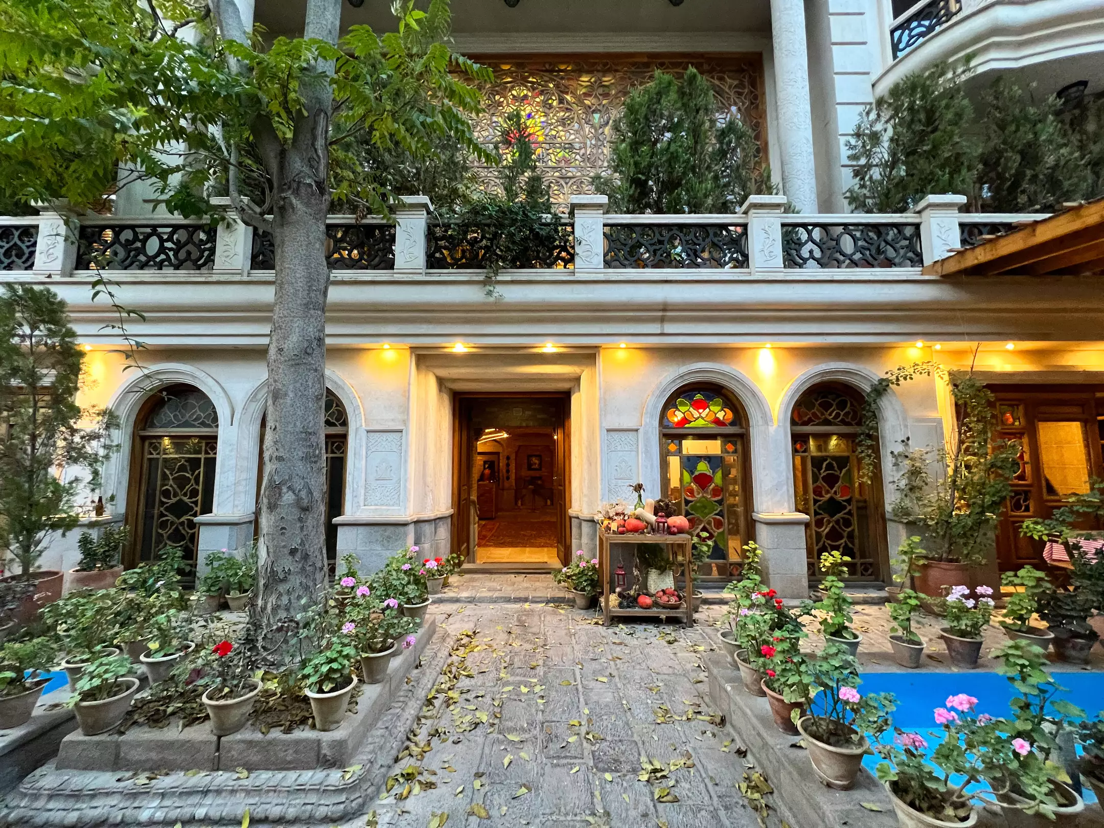 Alibaba https://cdn.alibaba.ir/ostorage/hotel-accommodation-images/696e2c4846ae9d8e6fb49b1d_01- ارسی- نما (3).webp